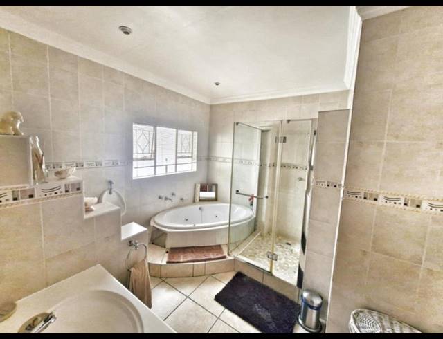 6 BEDROOM FREESTANDING FOR SALE IN MULBARTON